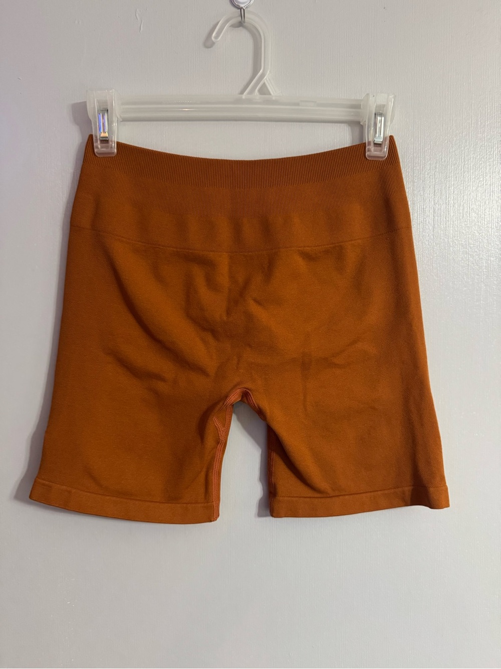Aurola Seamless Athletic Shorts in Rust Orange Brown Size Small